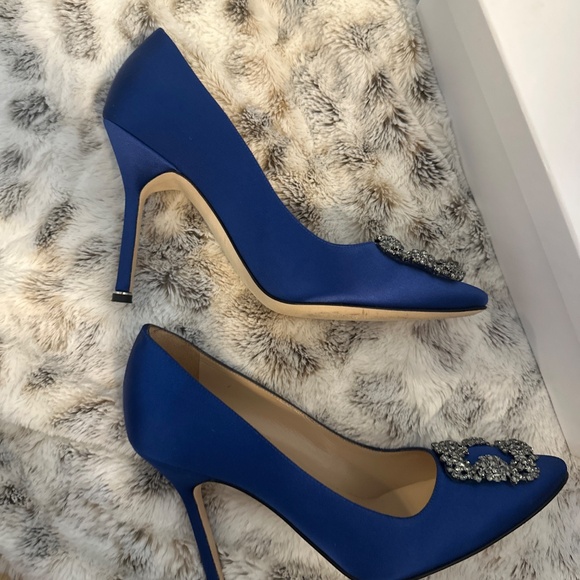 Manolo Blahnik Hangisi - Picture 3 of 3